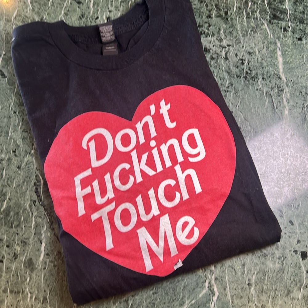 ANVIL Gildan Black Tee with Bold Red Heart Graphic - don’t fucking touch me!!!! - Picture 11 of 11